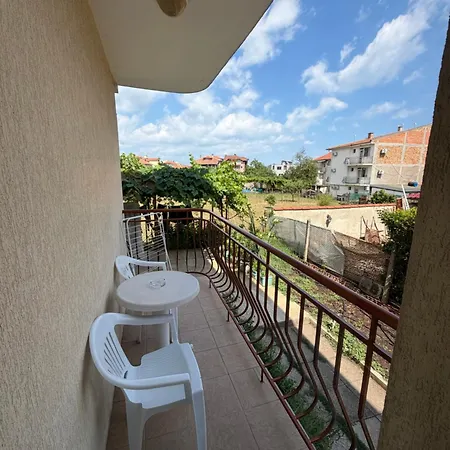Casa de hóspedes Dayana 3 *